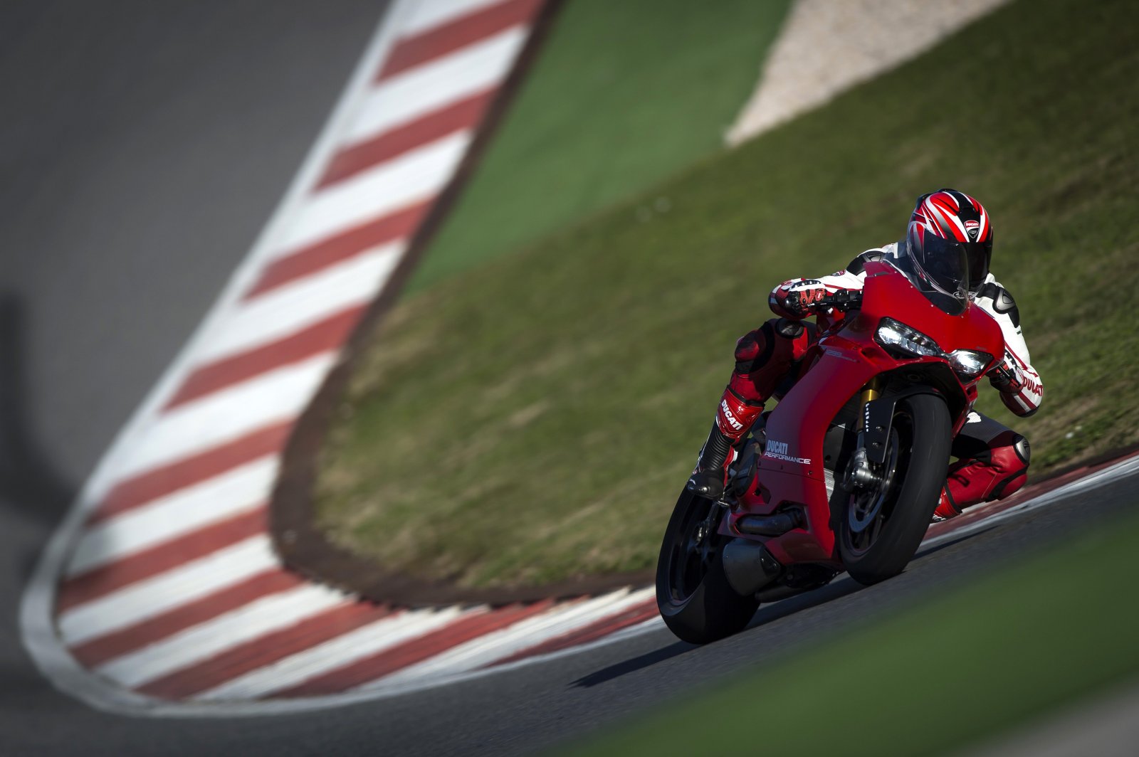 12-1299PanigaleS_KitPerformance_79.jpeg