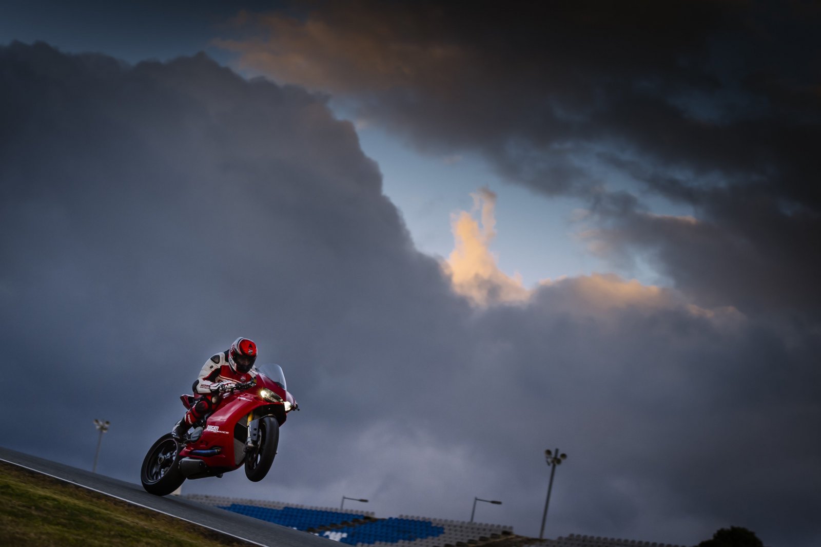 15-1299PanigaleS_KitPerformance_68.jpeg