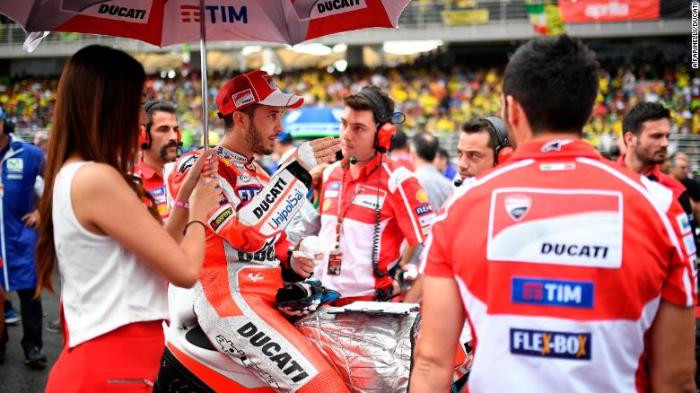 171110121521-andrea-dovizioso-on-the-grid-in-sepang-malaysia-exlarge-169.jpg