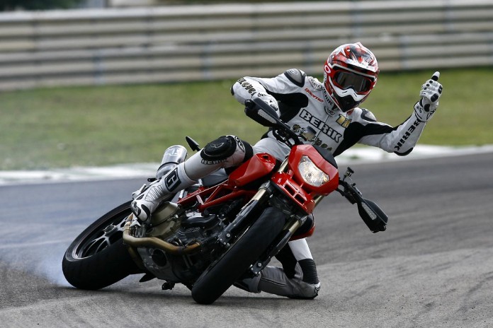 2008-Ducati-Hypermotard1100Se-696x464.jpg