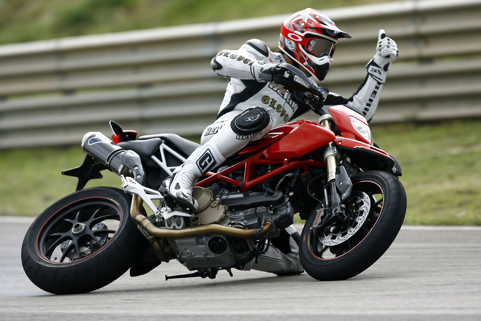 Ducati Hypermotard 1100 РѕР±РѕРё