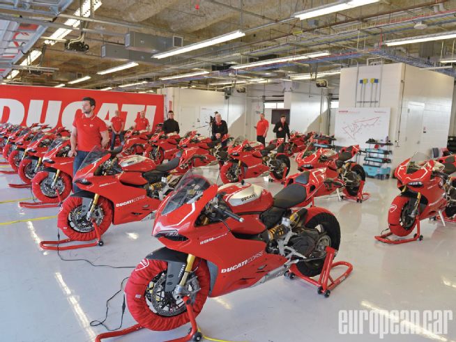 2014-ducati-1199-panigale-r-bike-line-up.jpg