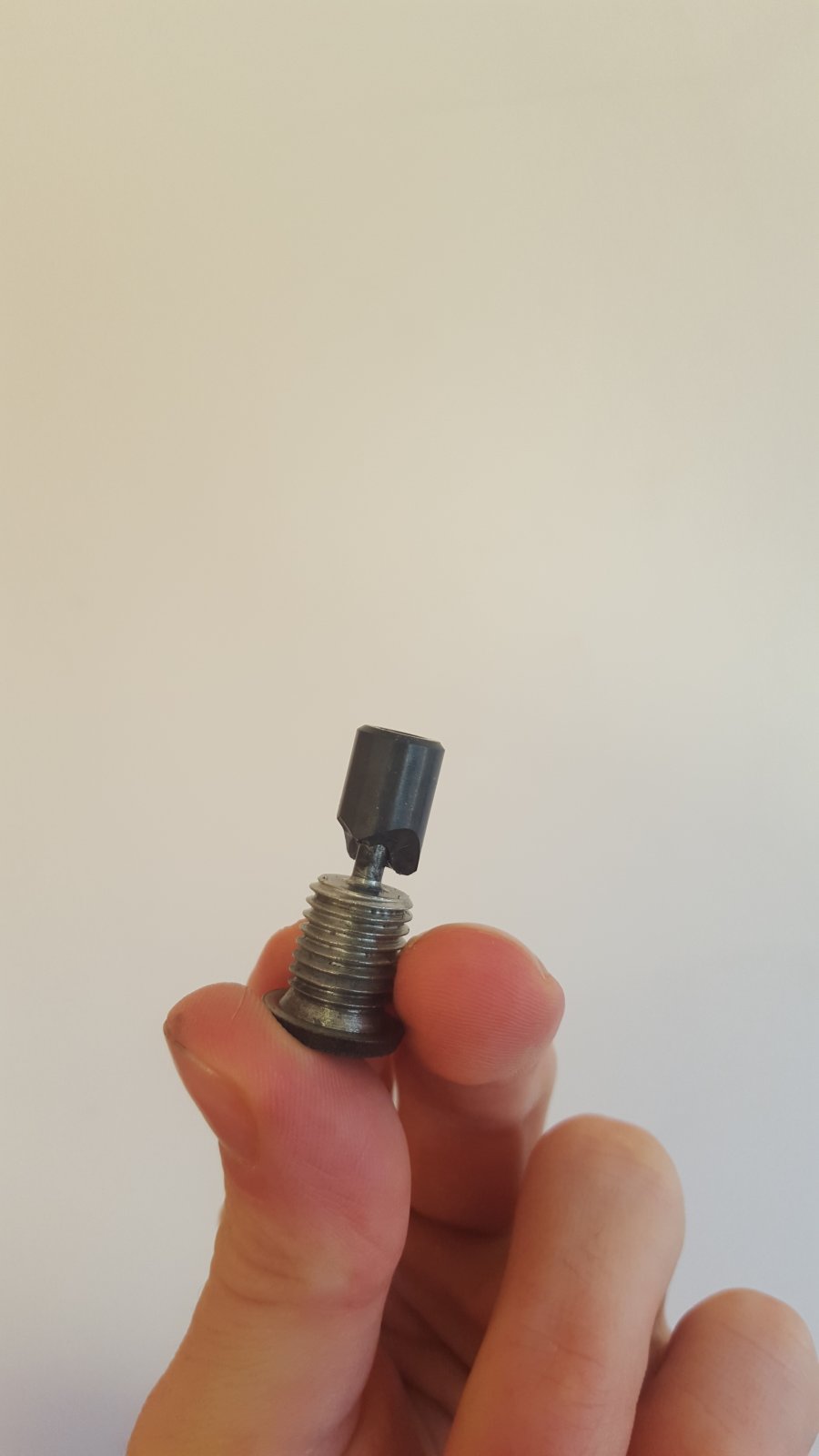 broken-oil-drain-plug-magnet-ducati-forum