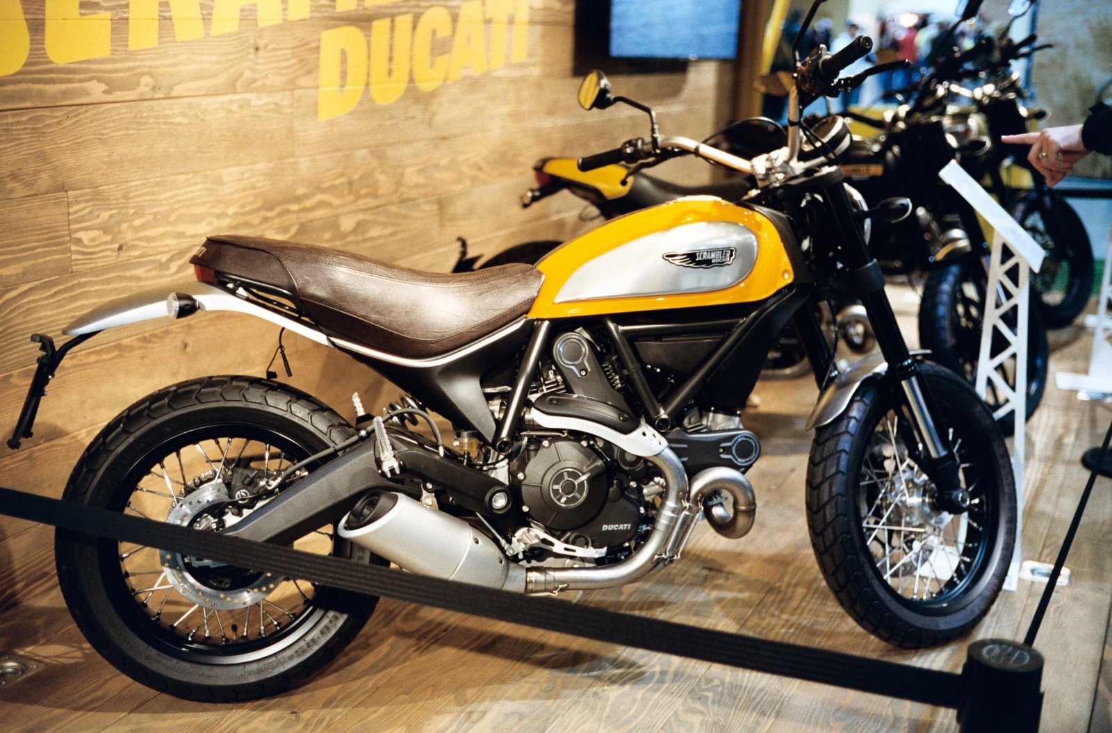 2015_Ducati_Scrambler_Icon_right.jpg