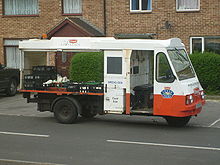 220px-Dairy_Crest_Ex_Unigate_Wales_And_Edwards_Rangemaster_Milk_Float.jpg