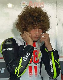 220px-Marco_Simoncelli_2009_Valencia_(cropped).jpg