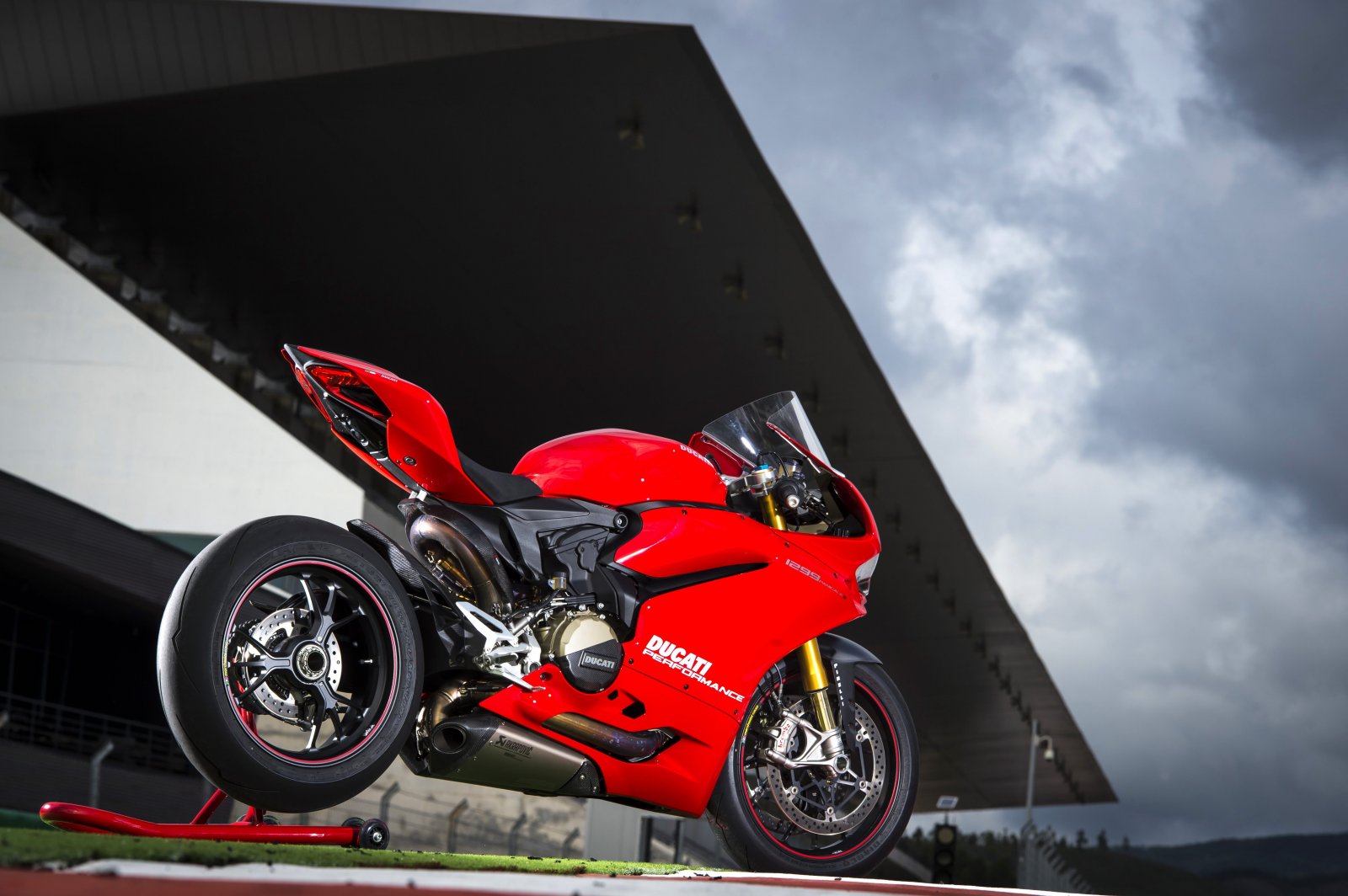 24-1299PanigaleS_KitPerformance_31.jpeg