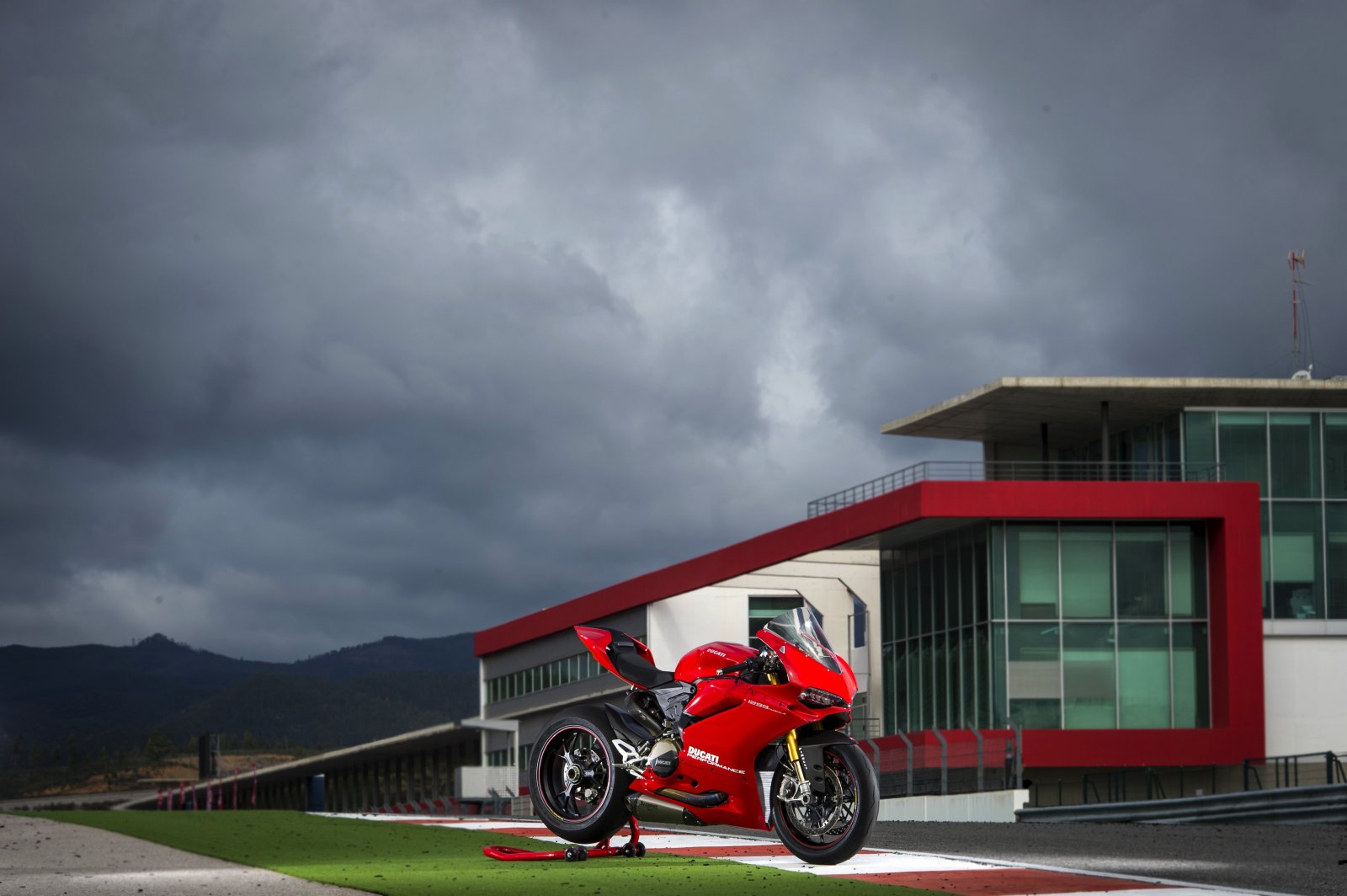 25-1299PanigaleS_KitPerformance_27.jpeg