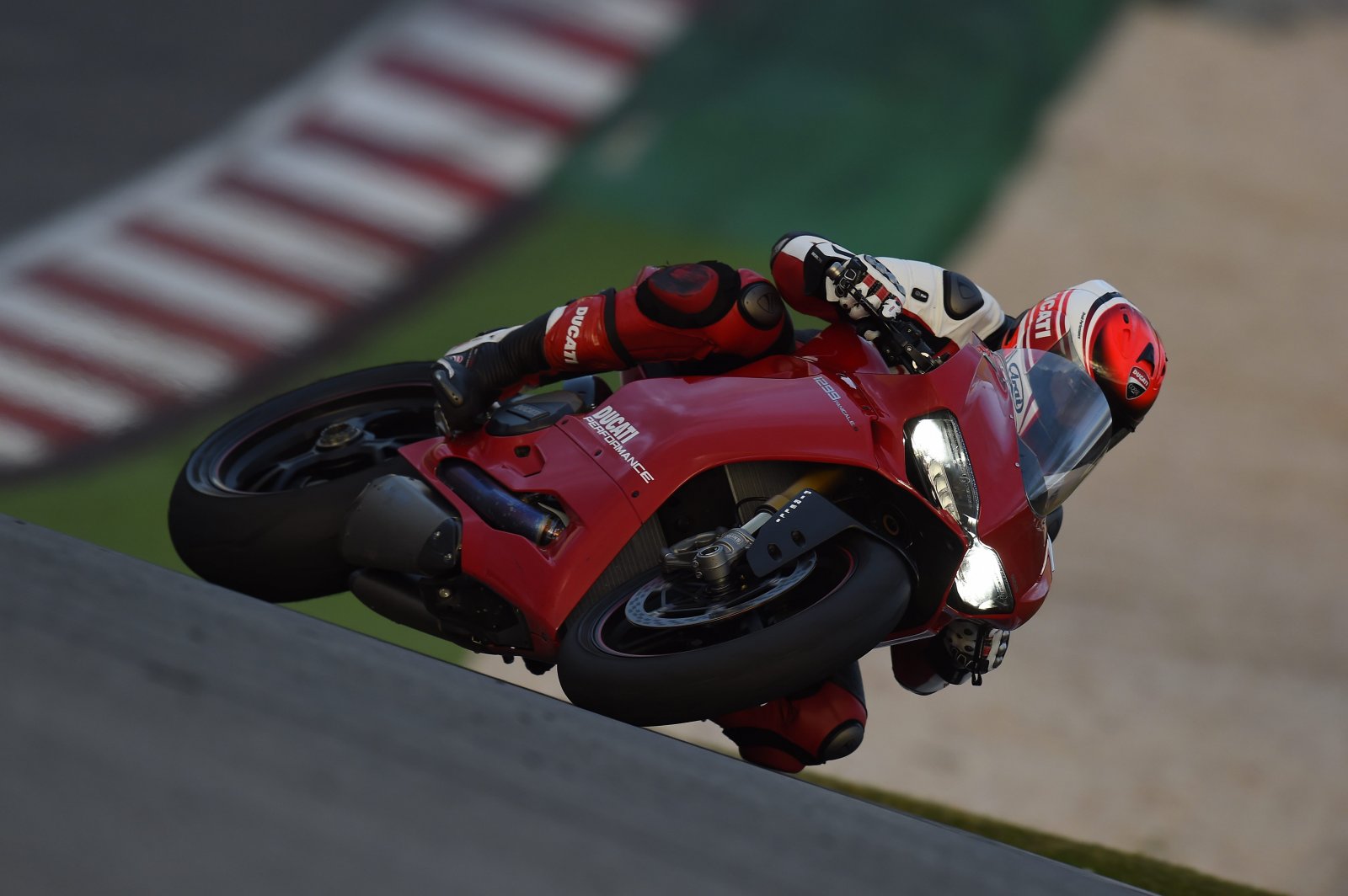 33-1299PanigaleS_KitPerformance_09.jpeg