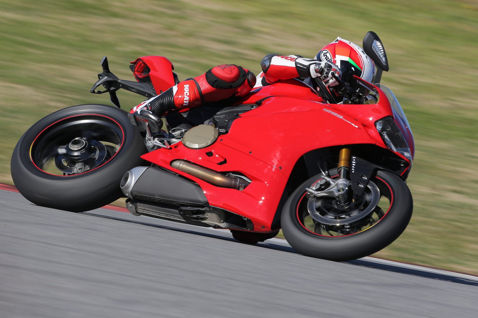 37-1299PanigaleS_Portimao_36.jpeg