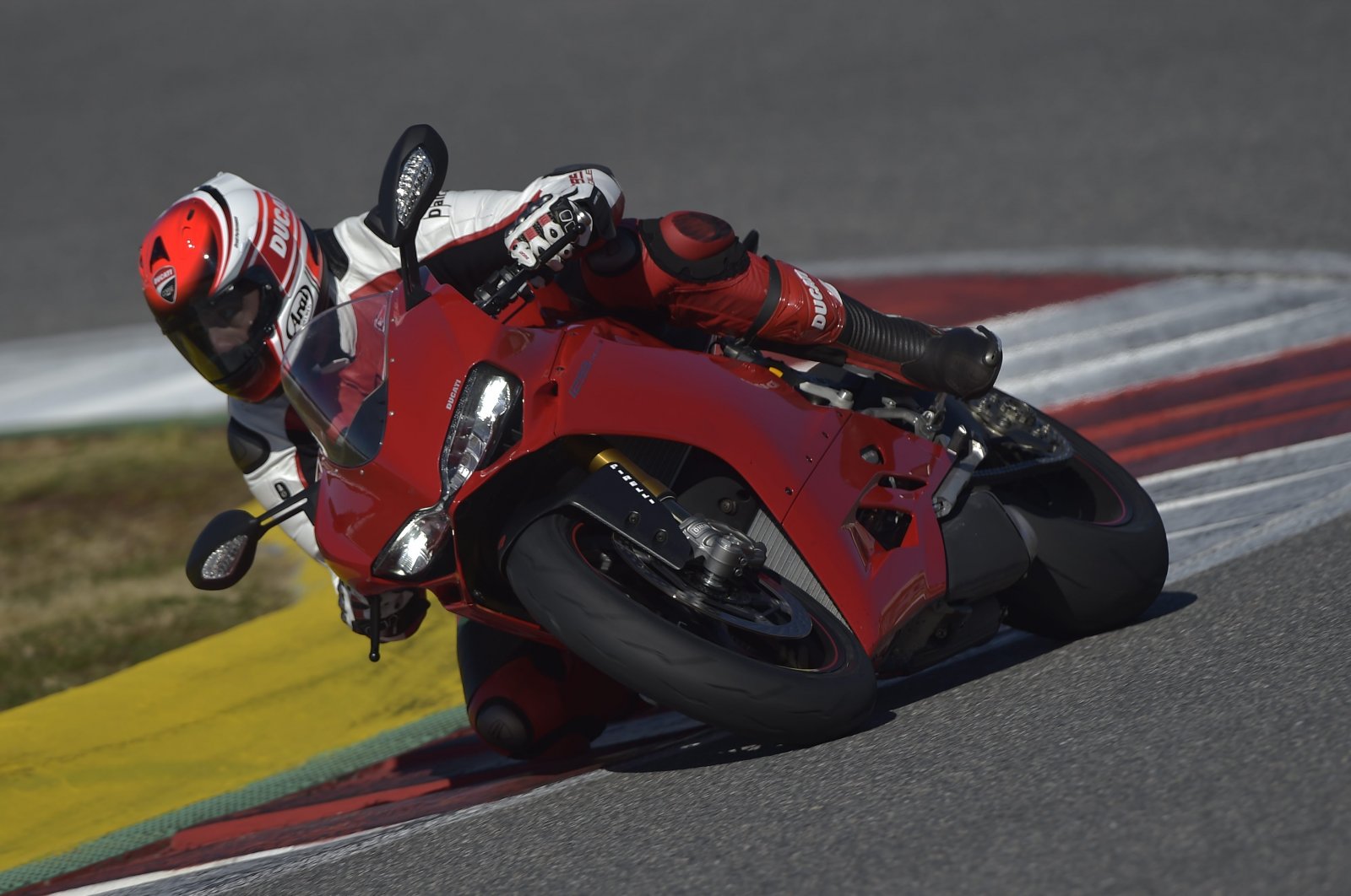 38-1299PanigaleS_Portimao_35.jpeg