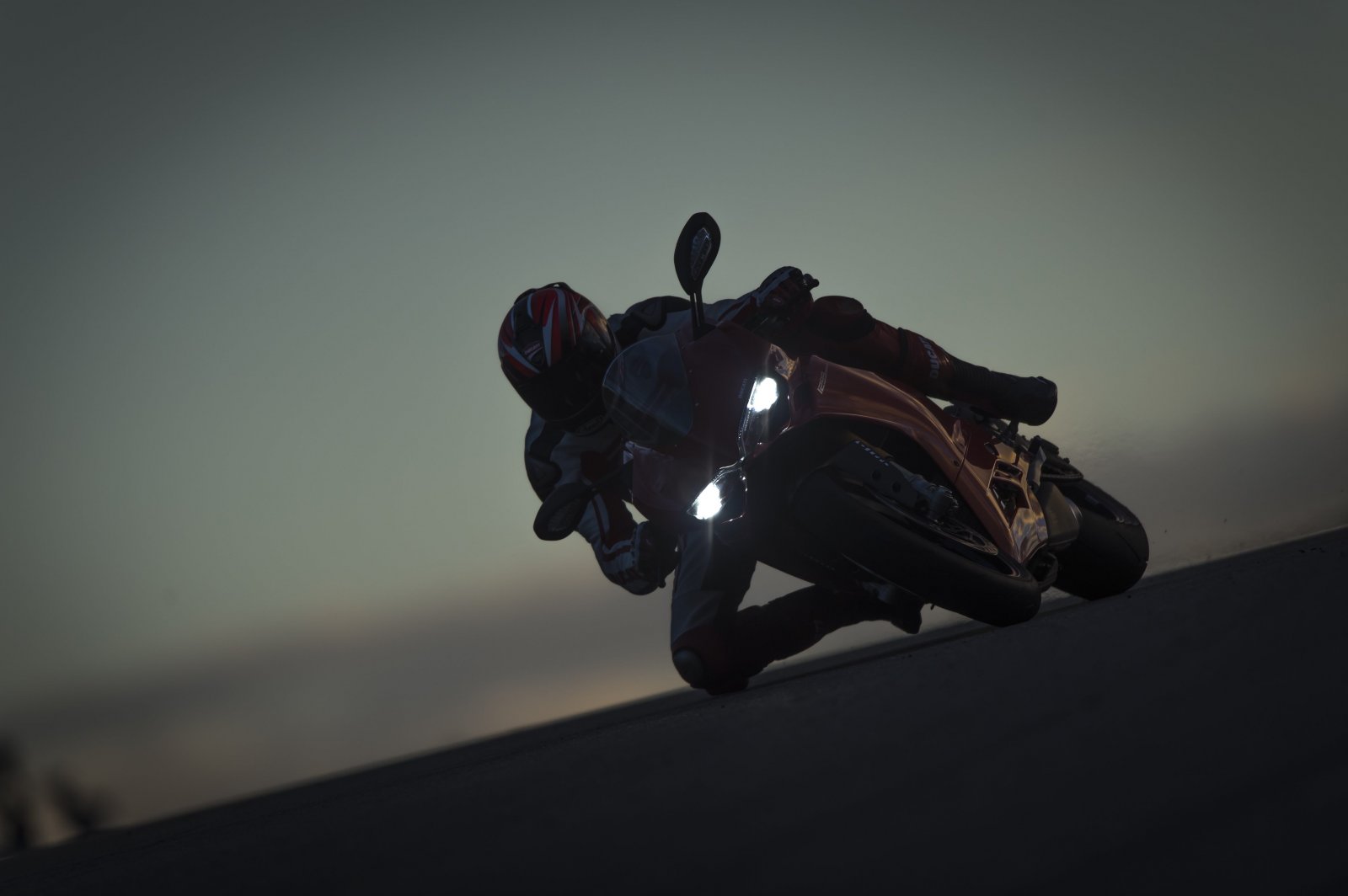 39-1299PanigaleS_Portimao_23.jpeg