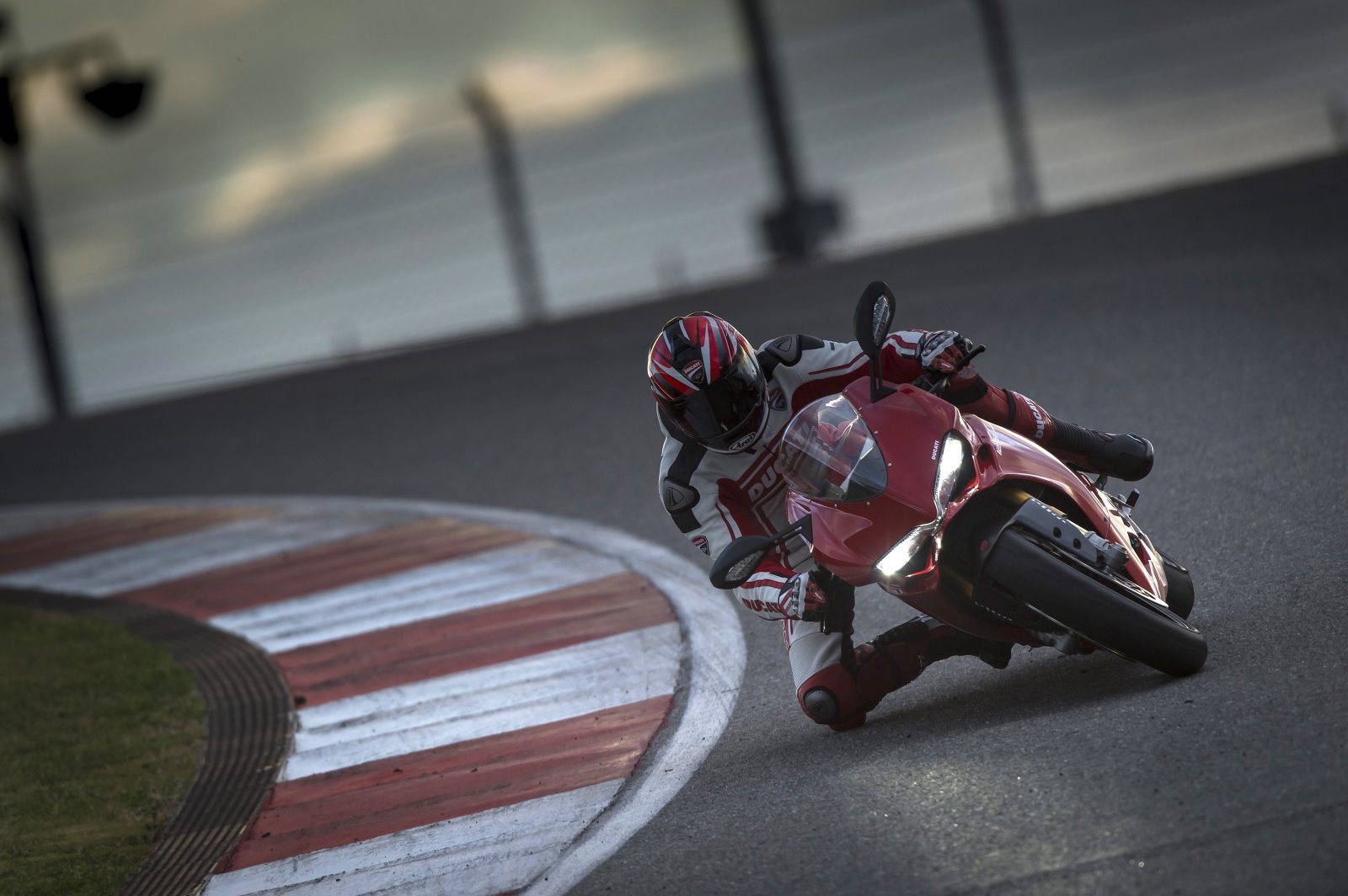 41-1299PanigaleS_Portimao_21.jpeg