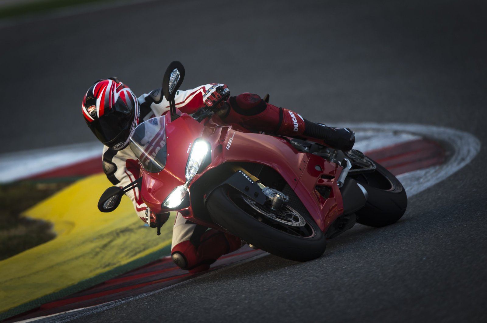 42-1299PanigaleS_Portimao_20.jpeg