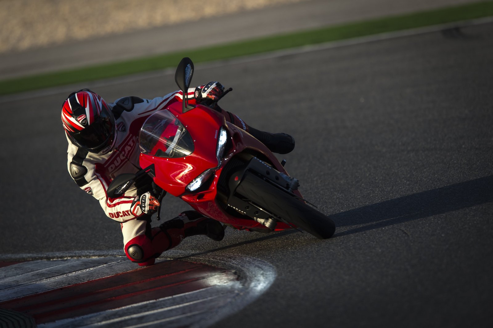 43-1299PanigaleS_Portimao_19.jpeg