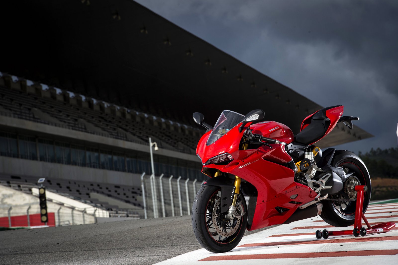 44-1299PanigaleS_Portimao_17.jpeg