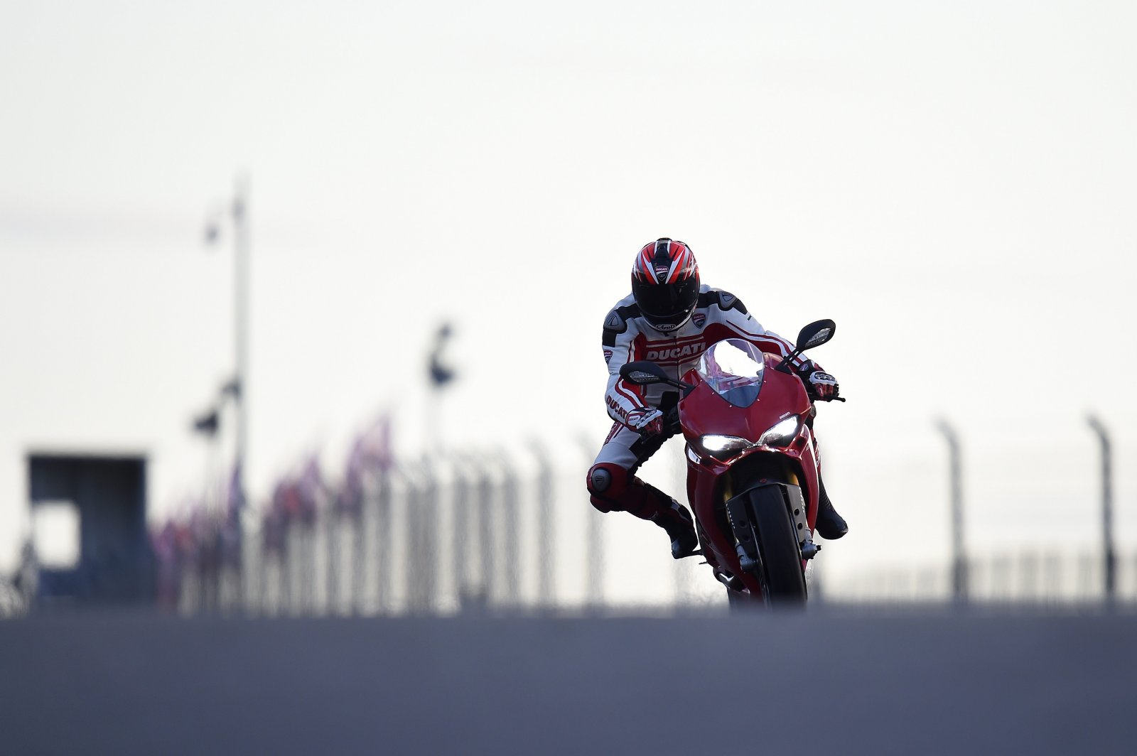 49-1299PanigaleS_Portimao_04.jpeg