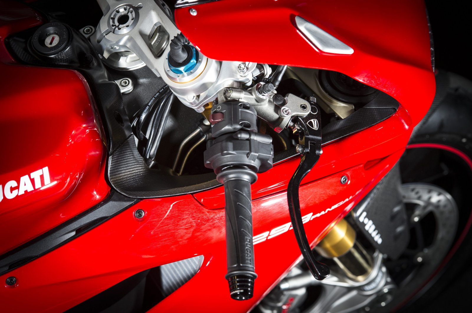 5-1299PanigaleS_accessoriesed_33.jpeg