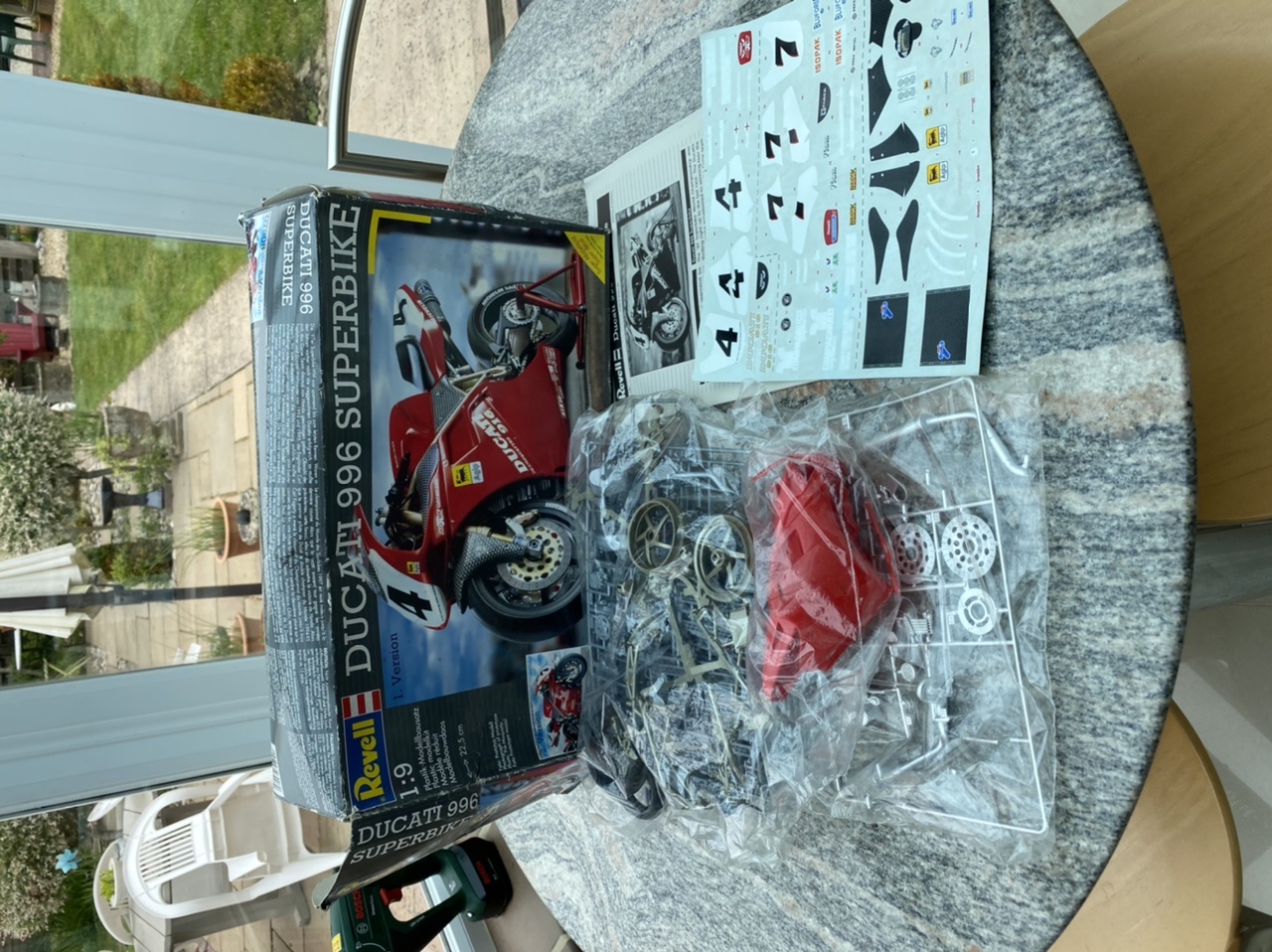 Revell deals ducati 996