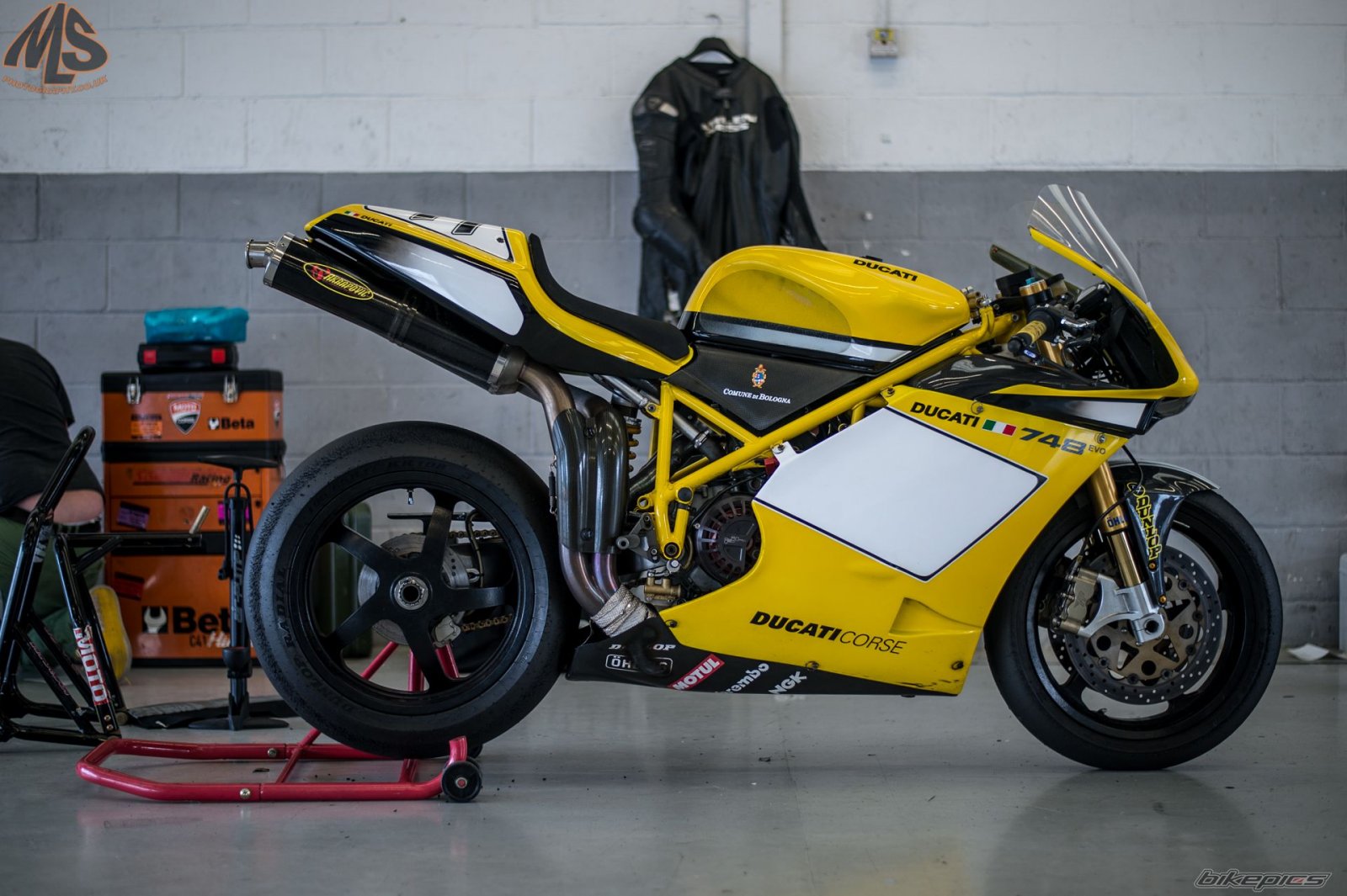 748 Evo Donnington Ducati UK Trackday.jpg