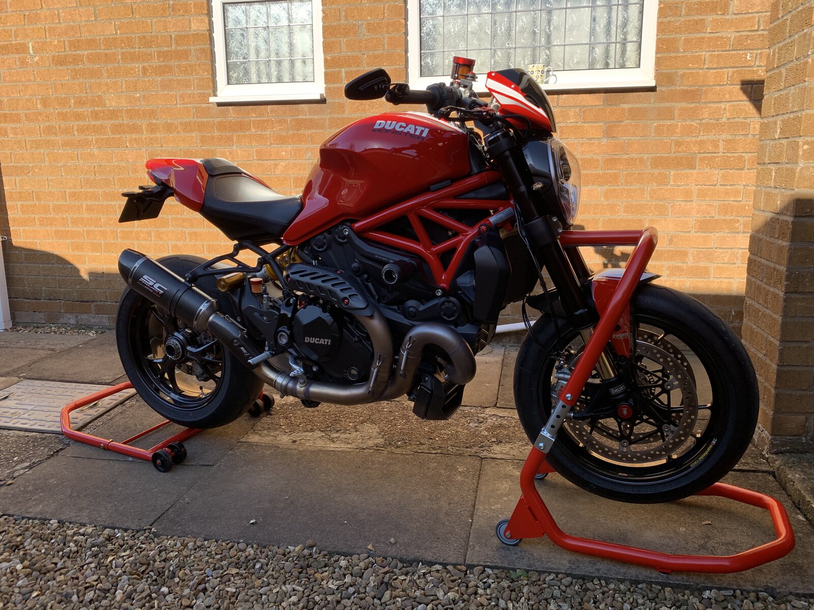 ducati monster stand