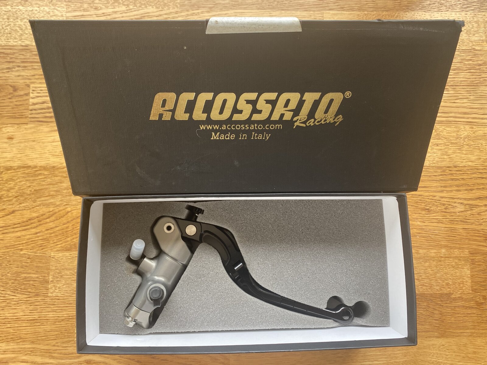 Accossato Master Cylinder 3.jpg