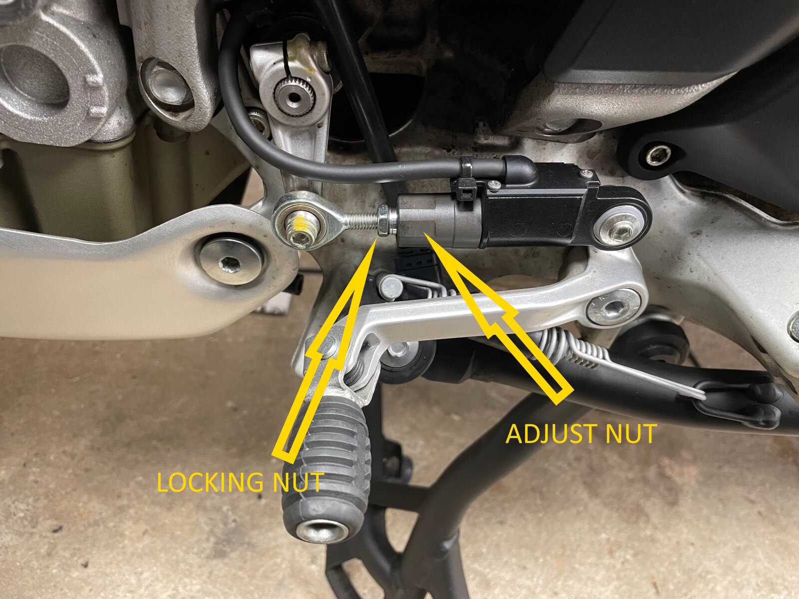 ADJUST-GEAR-LEVER.jpg