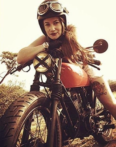 aeb531a81cc2c3a26b819bc45b4edce4--girl-motorcycle-biker-girl.jpg