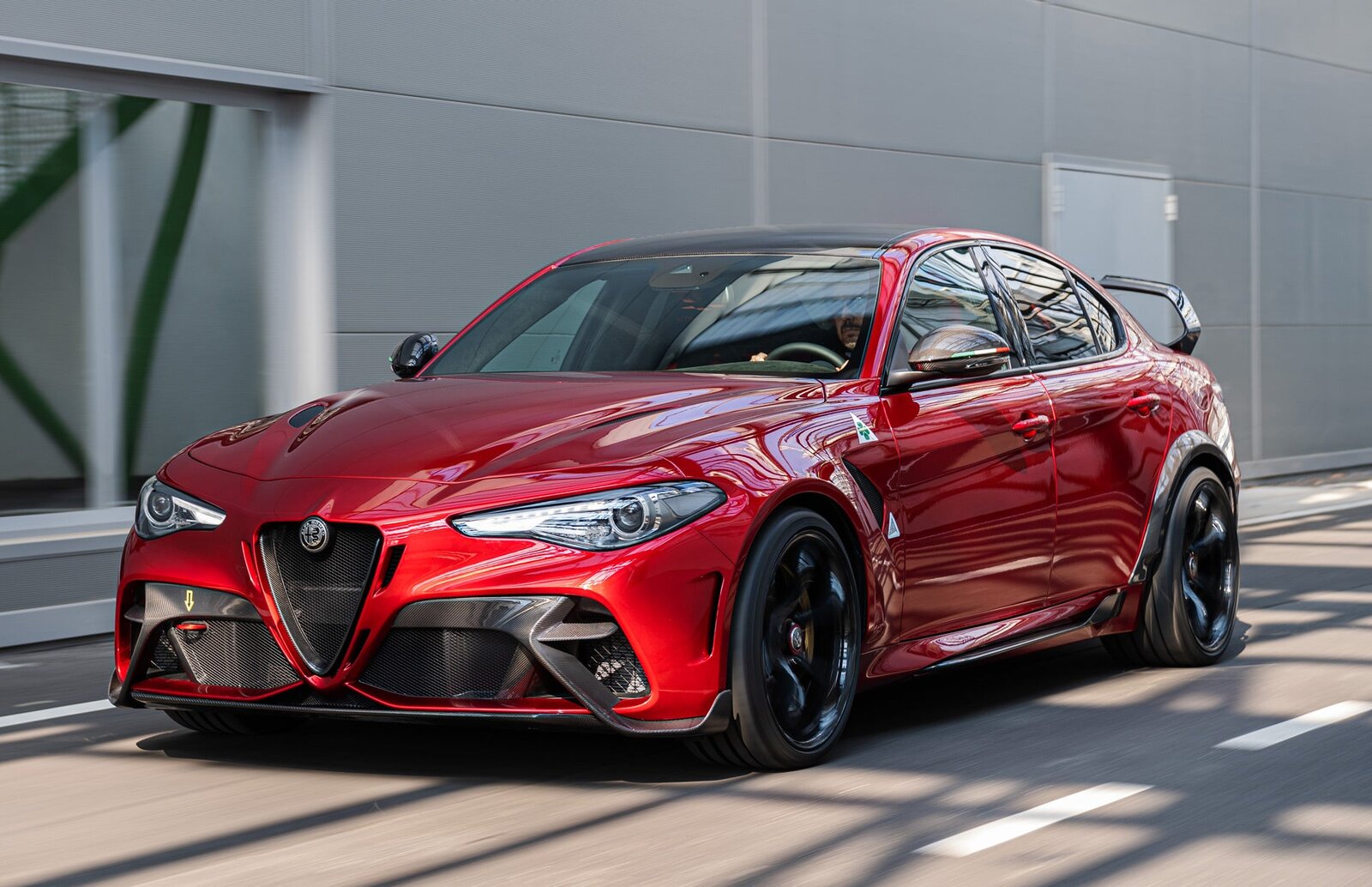 alfa-romeo-giulia_100738410_h.jpg