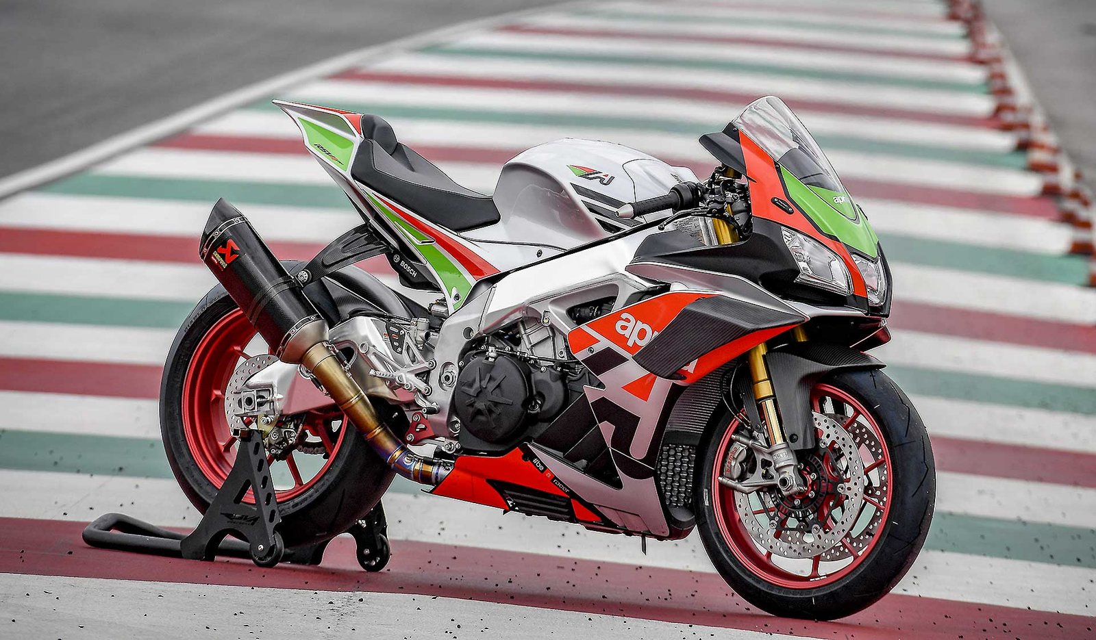 Aprilia-RSV4-RF-FW-021.jpg