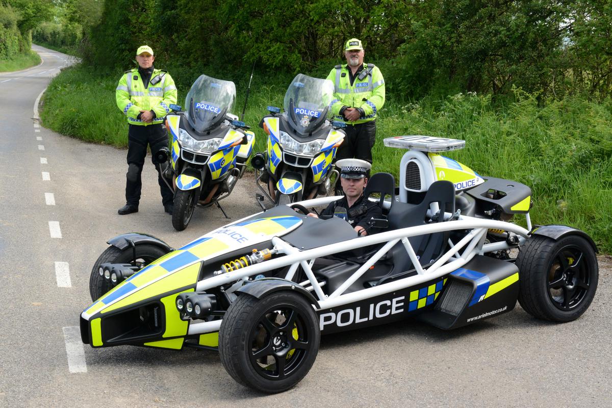 Ariel-Atom-3_5R-police-car-.jpg