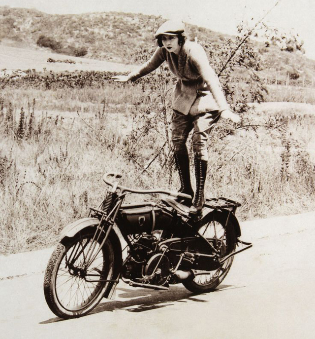 Badass Girls Riding on Motorbikes in the 1920s (1).jpg