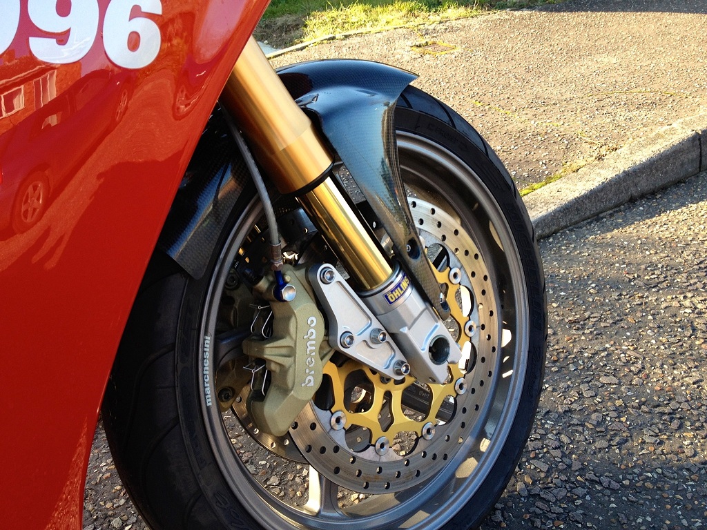 Carbon Fender Ohlins RT Brembo P4 2.JPG