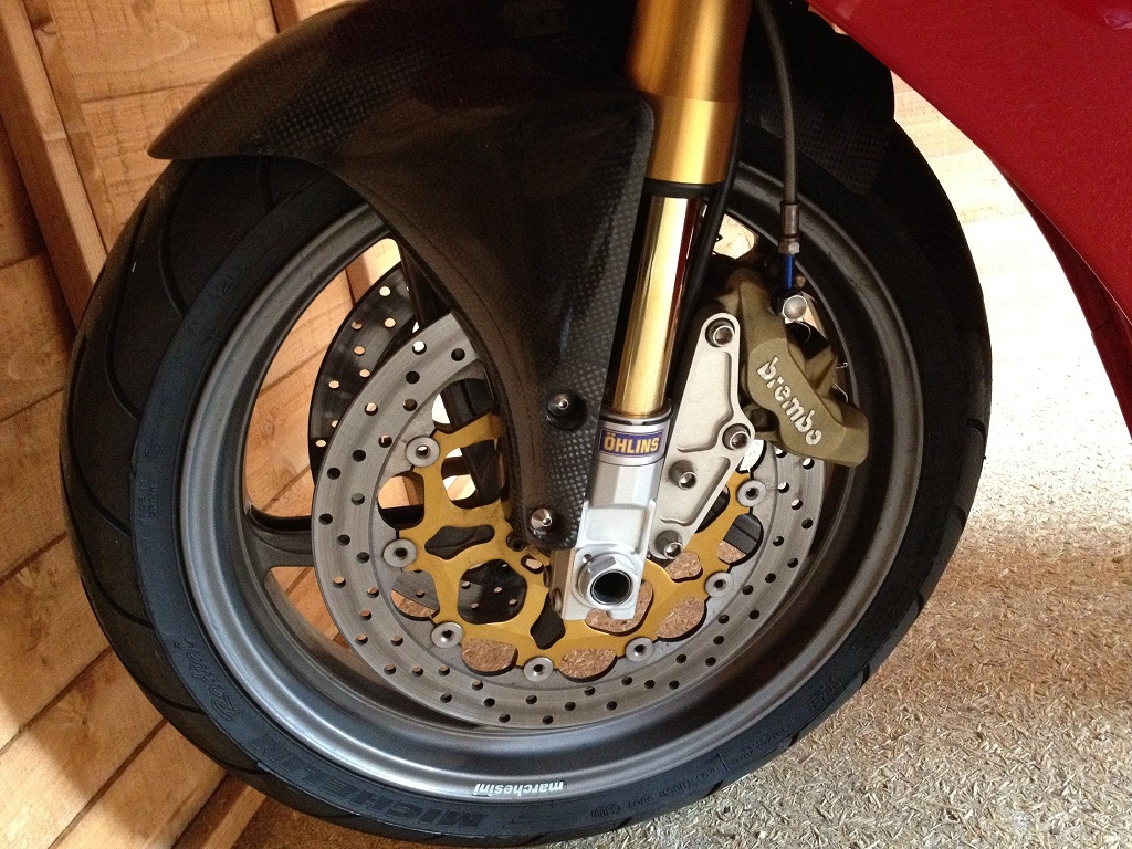 Carbon Fender Ohlins RT Brembo P4.JPG