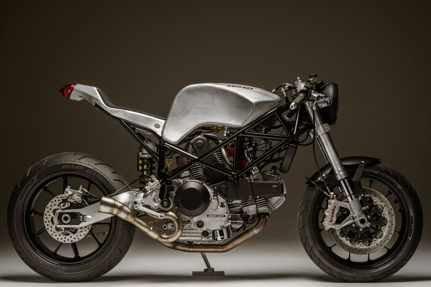 custom-built-ducati-900ss-by-atom-bomb-1.jpg