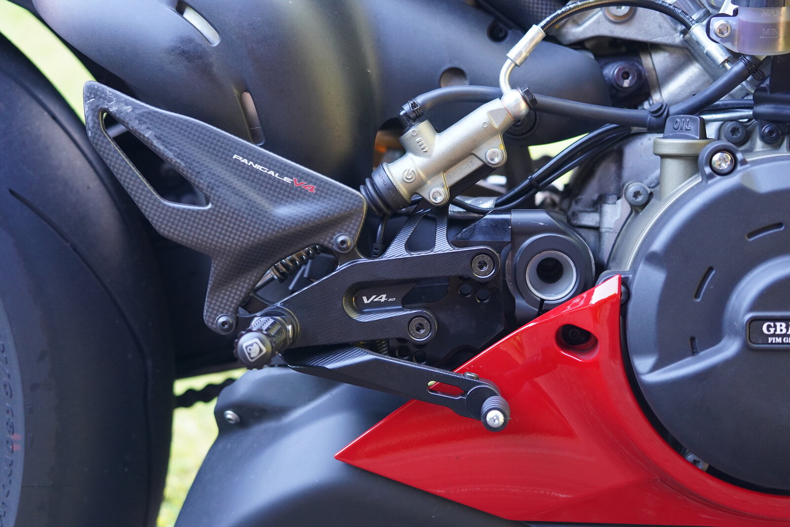 V4 - Foot Pegs ? | Ducati Forum