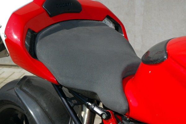 DT 002 1782 carbon seat 1.jpg