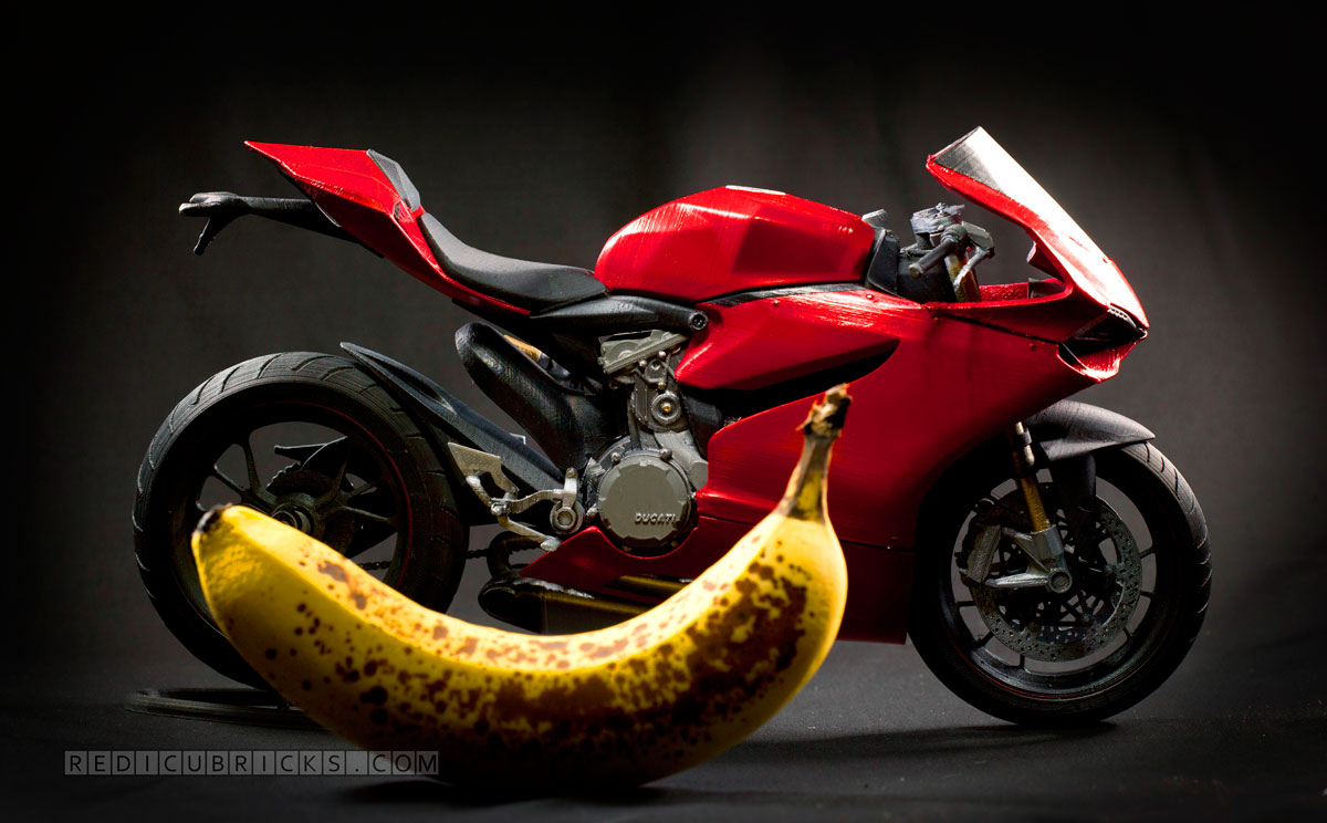 ducati-3d-printing-banana-for-scale.jpg