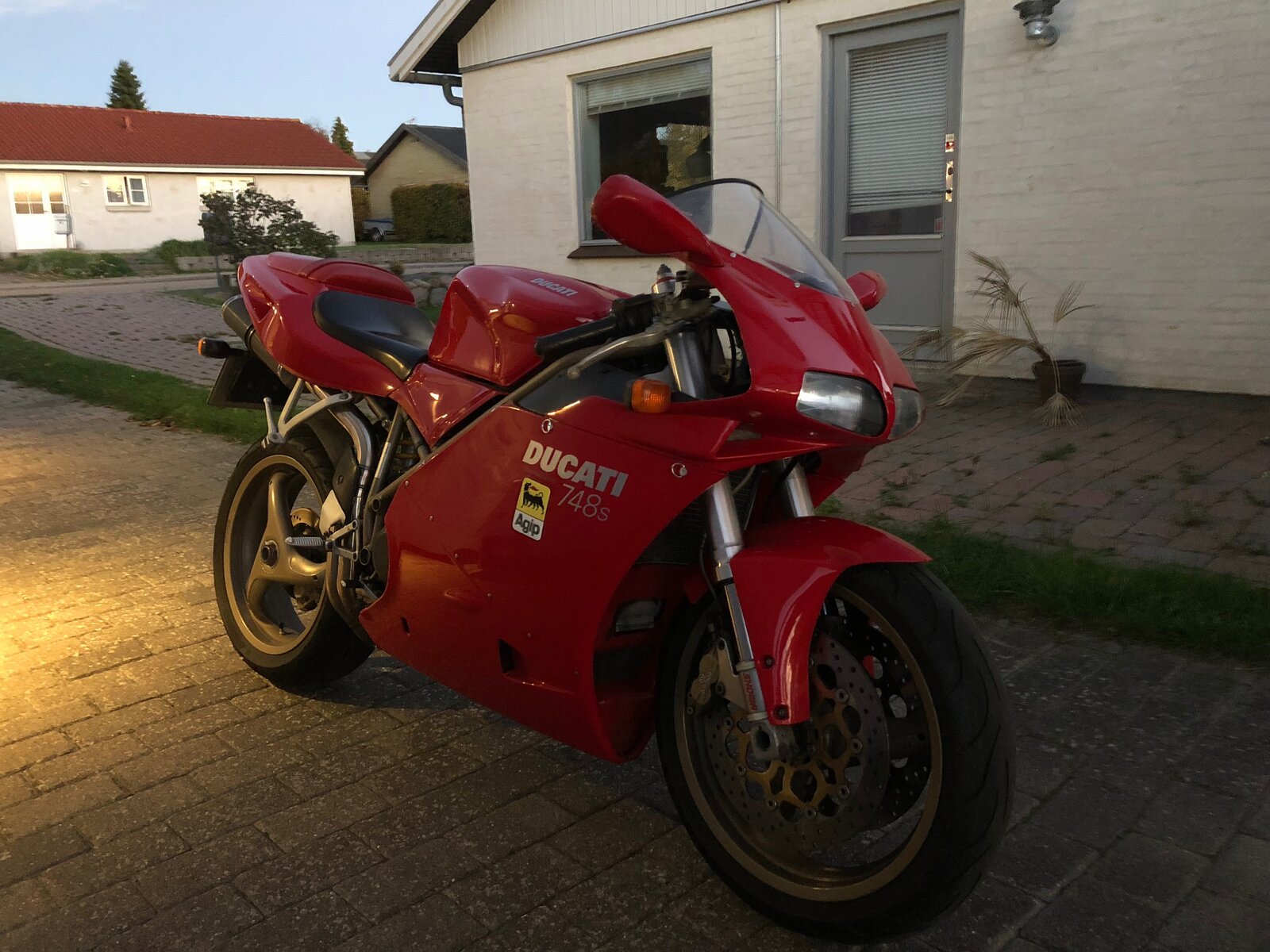 Ducati 748 001.jpg