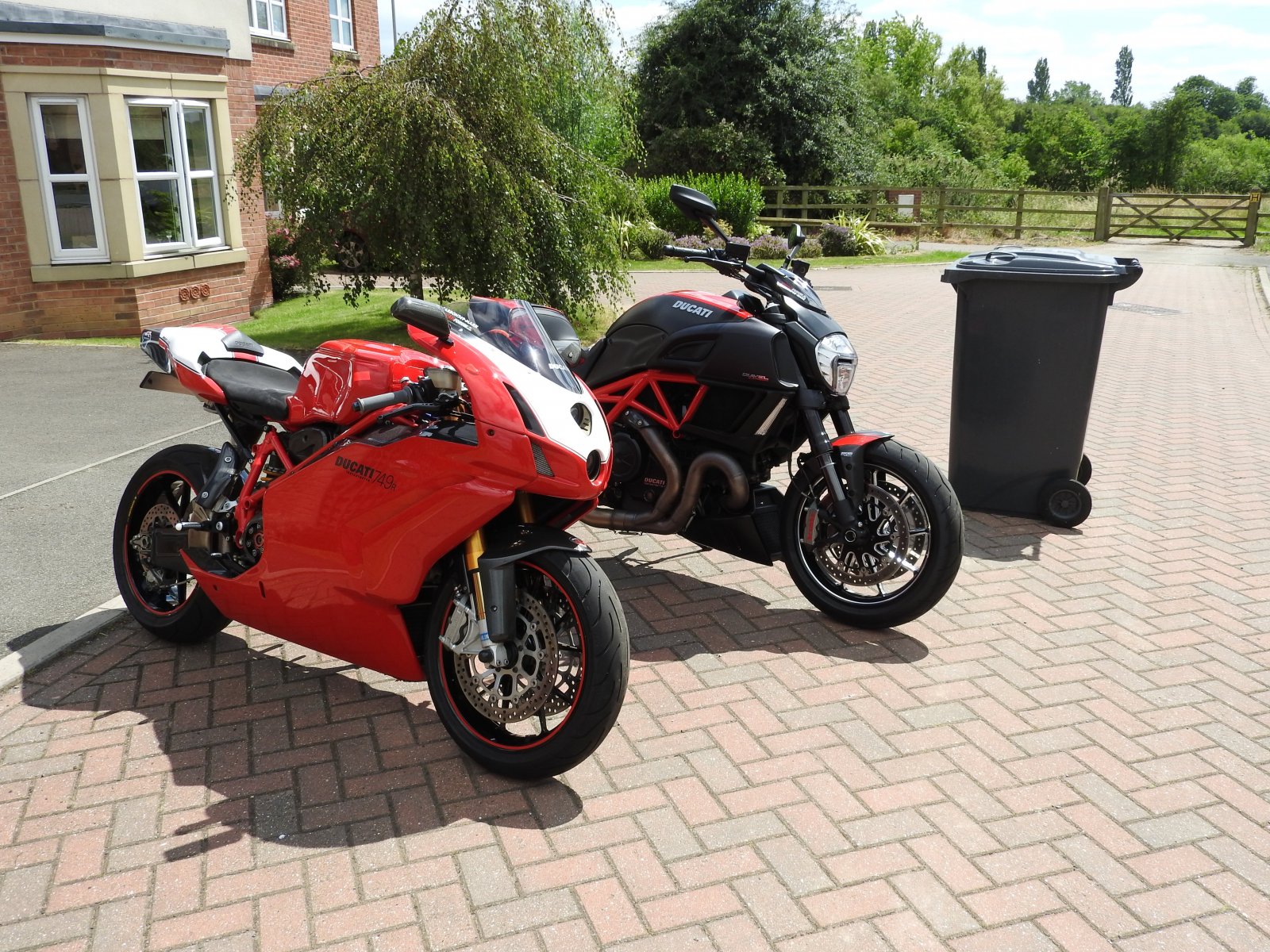 Ducati 749 & Diavel - Side view - Wheelie Bin - 2nd July 2017.jpg