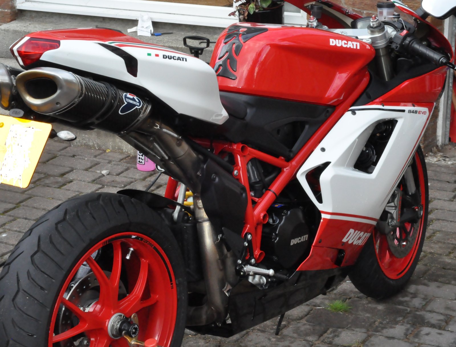 Электромотоцикл Ducati 848