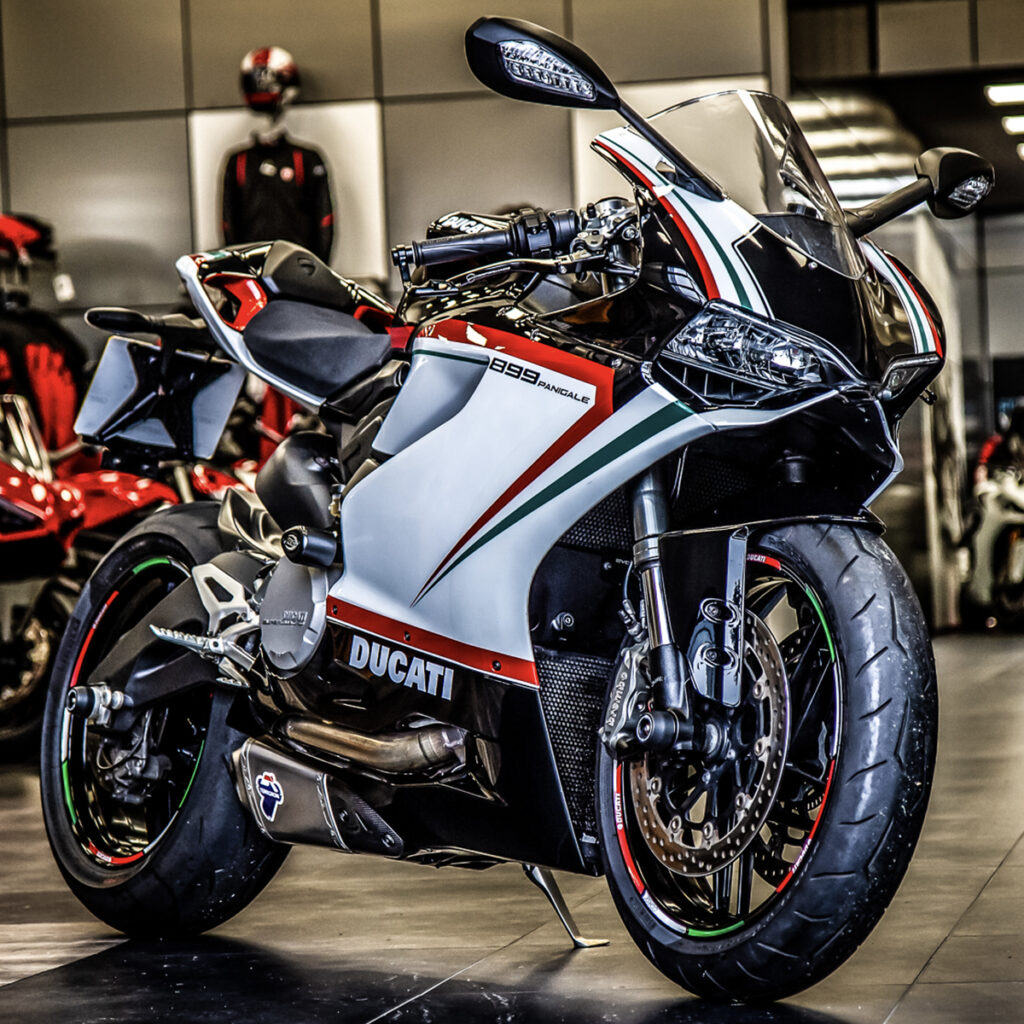 Ducati-899-Panigale-Tricolore-Nero-1024x1024.jpeg