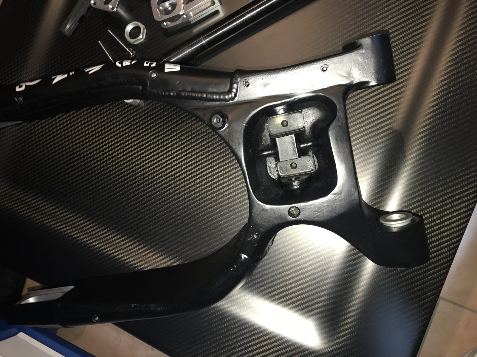 Ducati 999rs BursiLusuardi swingarm  - Imgur (10).jpg