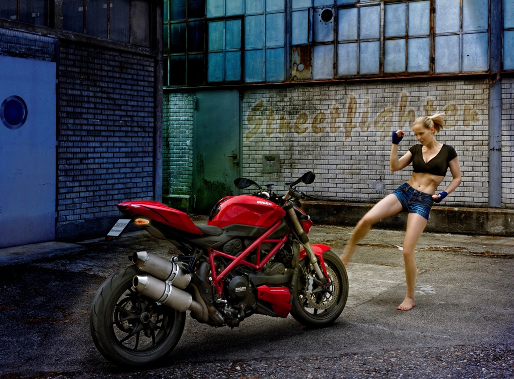 ducati-streetfighter-hot-fighting-babe-s.jpg