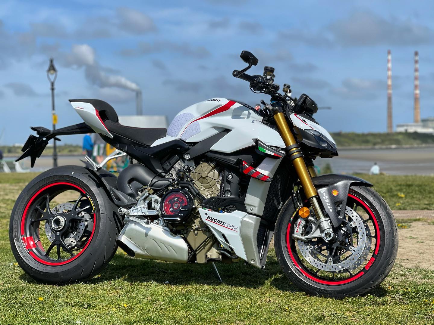 Ducati StreetfighterV4s Bianco.jpg