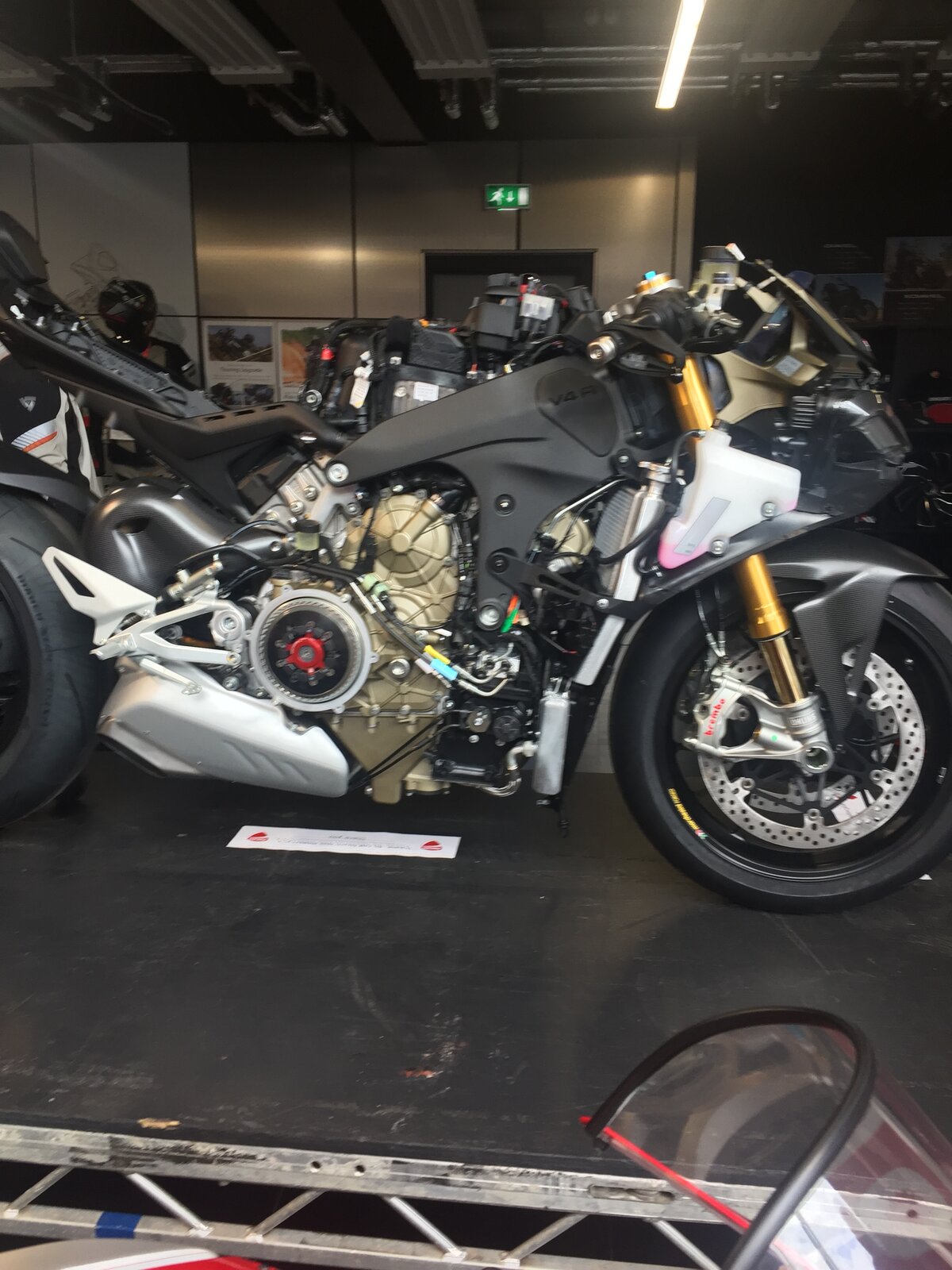 DUCATI V4R IN GLASGOW DUCATI 30-3-192019-04-04 at 7.36.39 pm 8.JPG