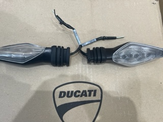 Ducati V4S Indicators.jpg