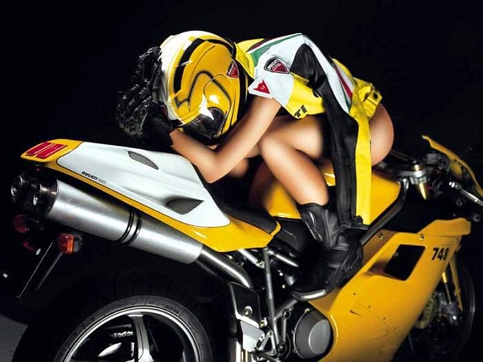 ducati_748_nakedmodel.jpg