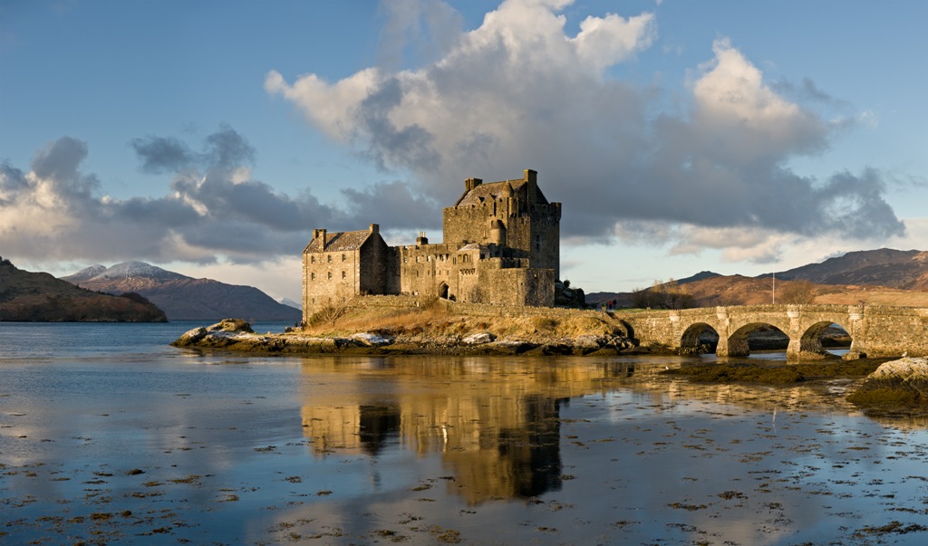 Eilean_Donan_Castle,_Scotland_-_Jan_2011c.jpg