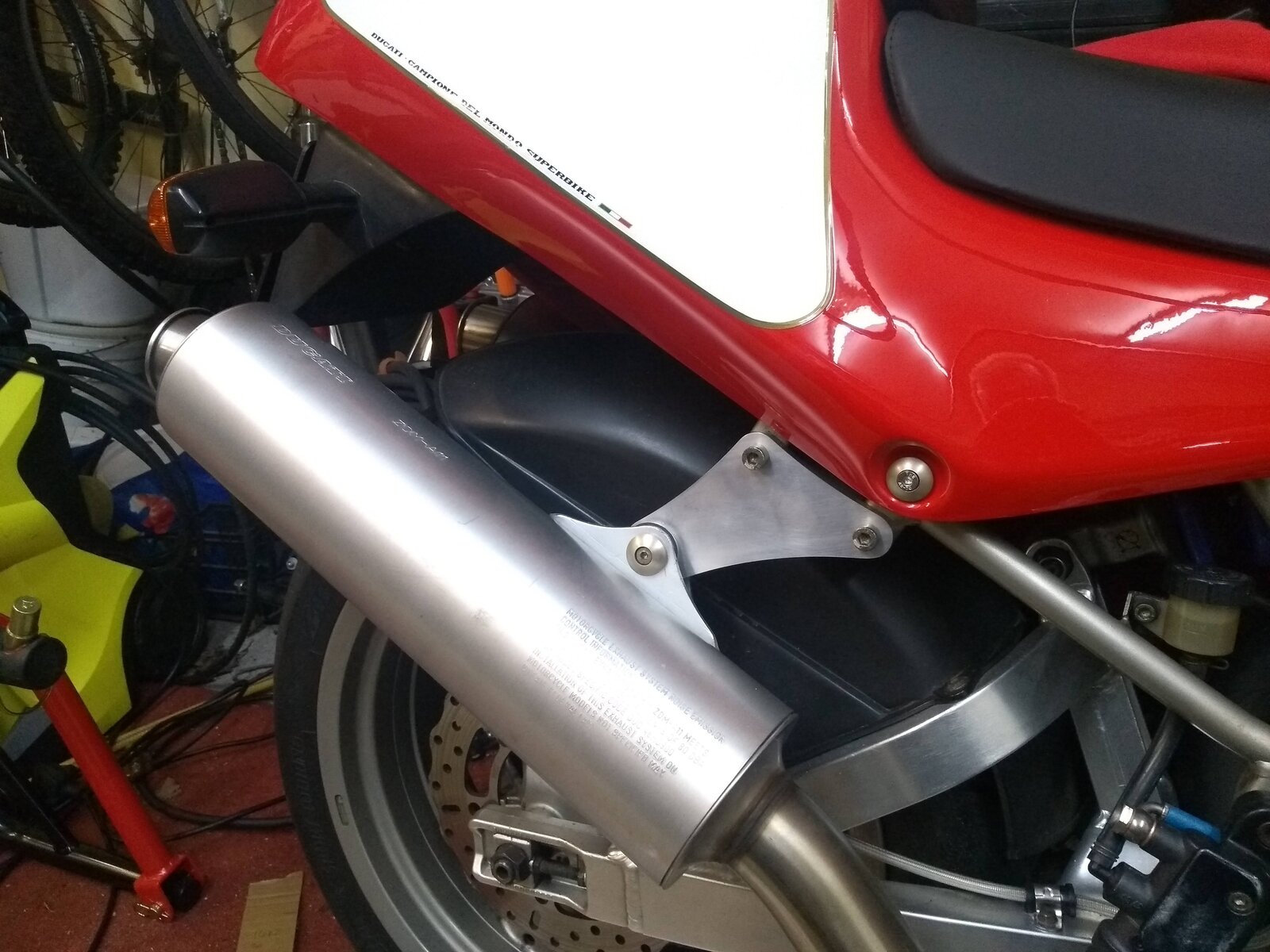 exhaust_brackets.jpg